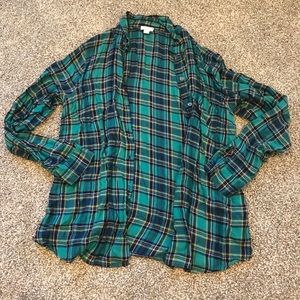 Long sleeved buttoned shirt